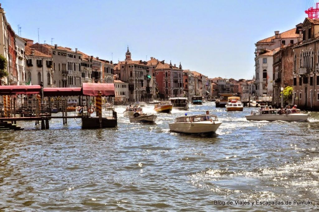 Cruzando el Gran Canal en traghetto