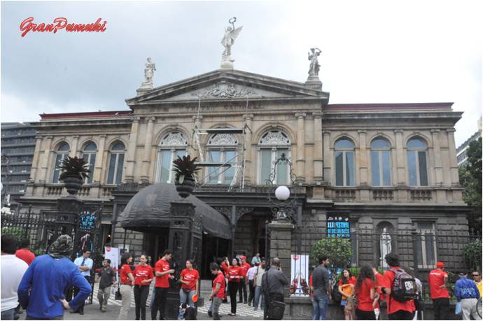 El Teatro Nacional de San José es el principal teatro de Costa Rica. Fué construido a finales del siglo XIX en estilo neoclásico. Blog Viajes, Costa Rica, San José, Teatro Nacional