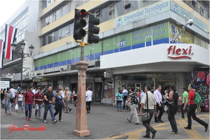 La avenida Central de San Jose de Costa Rica está llena de vitalidad y comercio. Blog Viajes Costa Rica, San José
