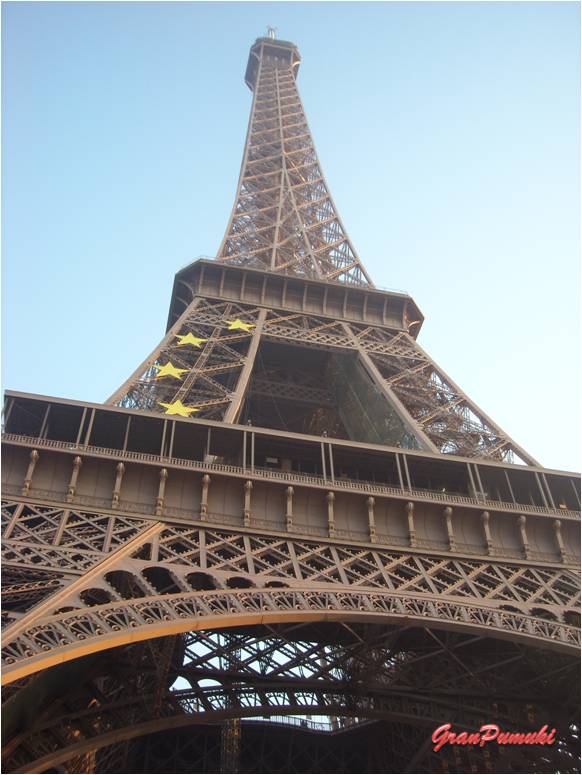 La Torre Eiffel en París - Guías de Viaje por Europa de Pumuki