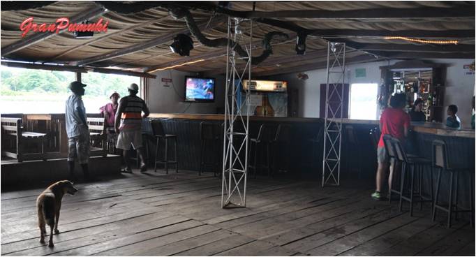 Interior de una discoteca en Tortuguero