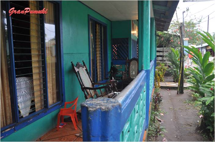 Porche típico de las casas de Tortuguero