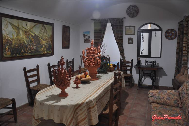 Interior de una casa cueva en Guadix