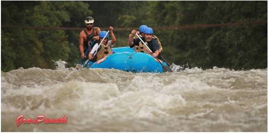 ¿Se puede hacer un rafting con niños?. Puedes leer la experiencia en familia que vivimos en Costa Rica. Blog de Viajes en familia a Costa Rica