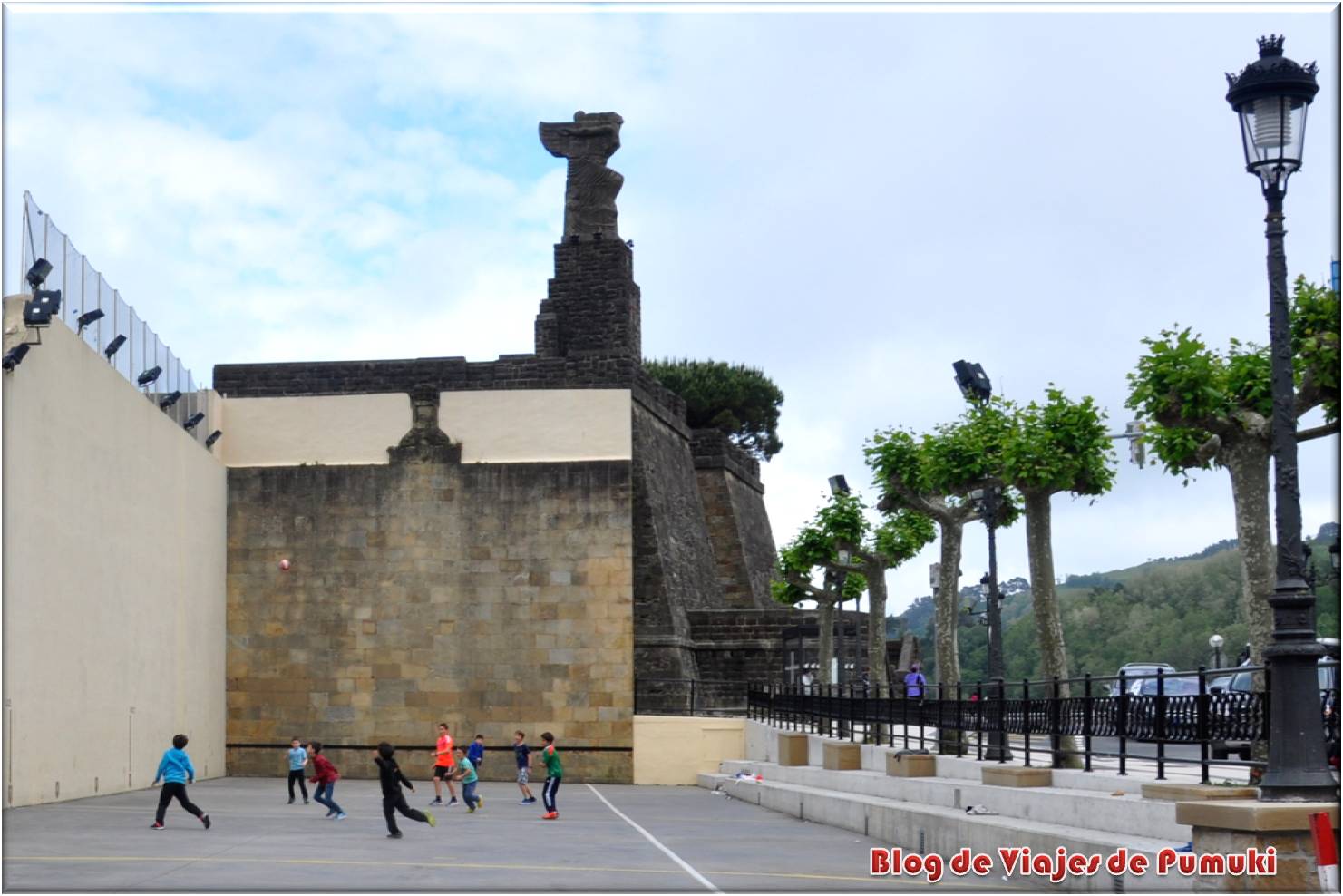 Monumento a Juan Sebastian Elcano en Guetaria