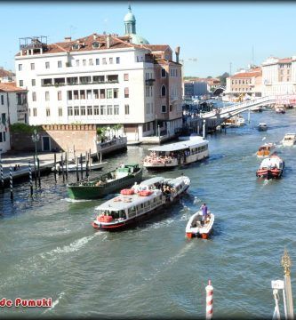 Navegación en los canales de Venecia