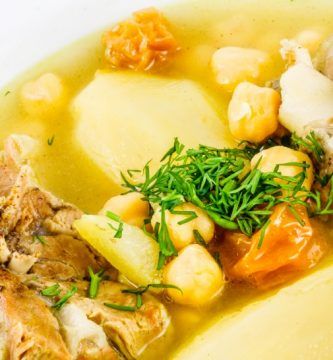 La escudella andorrana es uno de los platos mas tradicionales de Andorra. Descubre donde comer escudella en andorra