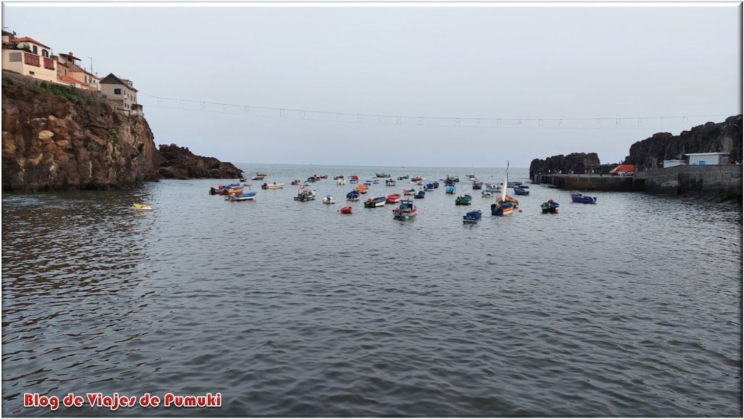 Barcos pesqueros en la bahía de Camara do Lobos