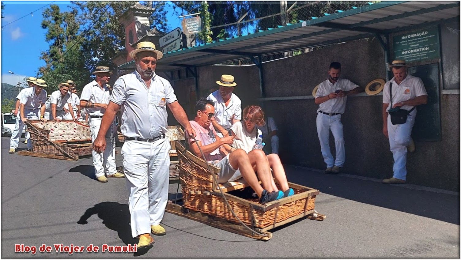 Los carreiros do Monte en Funchal descienden por estrechas calles en carros de minbre.