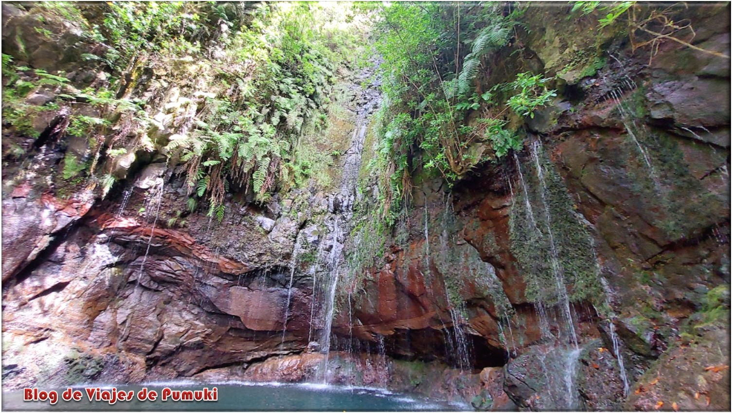 Cascada de las 25 fontes en Madeira