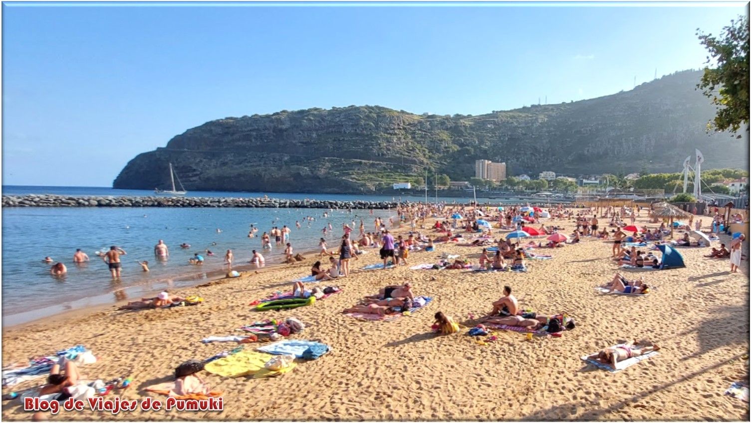Playa de arena blanca en Machico, Madeira